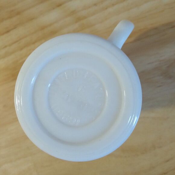 Vintage Charlie Brown Milk Glass Coffee Mug - Picture 5 of 6